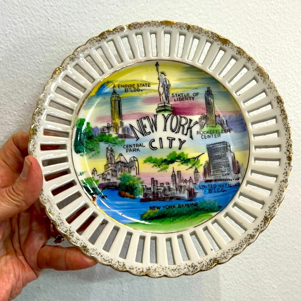 Vintage New York City articulated Souvenir Plate